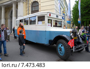 Советский автобус ЗИС-8 - участник парада ретротранспорта. Санкт-Петербург (2015 год). Редакционное фото, фотограф Виктор Карасев / Фотобанк Лори