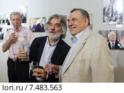 Юрий Сомов на открытие собственной фотовыставки (2015 год). Редакционное фото, фотограф Дмитрий Неумоин / Фотобанк Лори