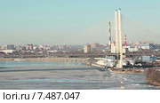 Пилоны Большого Обуховского вантового моста и причал Уткина Заводь на правом берегу Невы, Санкт-Петербург. Весна (2015 год). Стоковое видео, видеограф Кекяляйнен Андрей / Фотобанк Лори