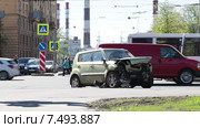 Аварийный брошенный автомобиль на дороге, авария на перекрестке (2015 год). Редакционное видео, видеограф Кекяляйнен Андрей / Фотобанк Лори
