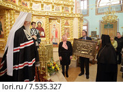 Спасо-Влахернский монастырь, в дар Владыке митрополиту глава городского поселения Деденево Светлана Николаевна Тягачева преподнесла изображение тайной вечери (2015 год). Редакционное фото, фотограф Дмитрий Неумоин / Фотобанк Лори