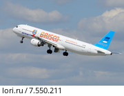 Airbus A321 (бортовой EI-FSB) авиакомпании Metrojet вылетает из Домодедова (2015 год). Редакционное фото, фотограф Alexei Tavix / Фотобанк Лори