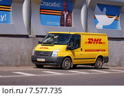 Микроавтобус Ford - немецкая почта DHL (2015 год). Редакционное фото, фотограф Павел Кричевцов / Фотобанк Лори