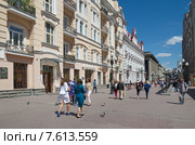 Москва. Вид на улицу Арбат (2015 год). Редакционное фото, фотограф Елена Коромыслова / Фотобанк Лори