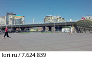 Мост, названный в честь шестидесятой годовщины победы в Великой Отечественной войне и станция метро (2015 год). Редакционное видео, видеограф Юлия Машкова / Фотобанк Лори