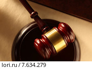 Wooden gavel. Стоковое фото, фотограф Ярочкин Сергей / Фотобанк Лори
