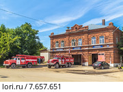 Старое кирпичное здание пожарного депо (конец XIX - начало ХХ века). Город Киржач, улица Серёгина, дом 10, Владимирская область (2015 год). Редакционное фото, фотограф Владимир Сергеев / Фотобанк Лори