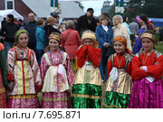 Усть-Цильма, Республика Коми, XII Республиканский праздник «Усть-Цилемская горка», дети в национальных нарядах (2015 год). Редакционное фото, фотограф Елена Боброва / Фотобанк Лори