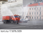 Город Москва, Малая Сухаревская площадь, поливомоечная машина (2015 год). Редакционное фото, фотограф Dmitry29 / Фотобанк Лори