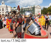 Воины военно-исторического клуба Legio V Macedonica. Павловск. Санкт-Петербург (2015 год). Редакционное фото, фотограф Сергей Афанасьев / Фотобанк Лори
