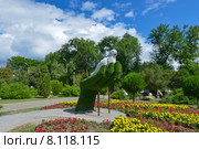 Голубь Мира, композиция из цветов в парке Анапы (2015 год). Редакционное фото, фотограф Геннадий Соловьев / Фотобанк Лори