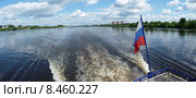 Прогулка на теплоходе по Волге вдоль города Дубны (2010 год). Стоковое фото, фотограф Елена Орлова / Фотобанк Лори