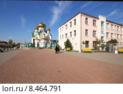 Г. Батайск. Троицкий храм,Андреевская площадь и лицей №43 (2014 год). Стоковое фото, фотограф Александр Тихонов / Фотобанк Лори
