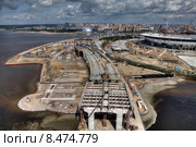 Вид сверху на строительство вантового моста через Петровский фарватер в Санкт-Петербурге, часть Западного Скоростного Диаметра (2015 год). Редакционное фото, фотограф Владимир Григорьев / Фотобанк Лори