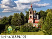 Храм святой вмч. Параскевы Пятницы в Качалове (Северное Бутово, Москва) (2015 год). Стоковое фото, фотограф Александр Гаценко / Фотобанк Лори