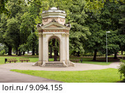 Старинная беседка в парке Кронвальда в стиле эклектика 1901 года постройки. Рига, Латвия (2015 год). Стоковое фото, фотограф Bala-Kate / Фотобанк Лори