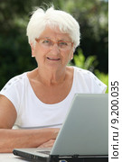 Elderly woman using internet. Стоковое фото, фотограф Fabrice Michaudeau / PantherMedia / Фотобанк Лори