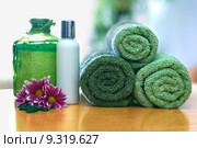 Green towels in bathroom. Стоковое фото, фотограф Ilka Erika Szasz-Fabian / PantherMedia / Фотобанк Лори
