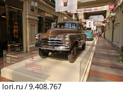 Советский автомобиль ГАЗ-М-72 "Победа" выпуска 1955 года на выставке Gorkyclassic в ГУМе, Москва (2015 год). Редакционное фото, фотограф Алексей Гусев / Фотобанк Лори