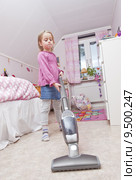 Young Girl with a vacuum cleaner. Стоковое фото, фотограф Lisa Wahman / PantherMedia / Фотобанк Лори