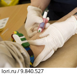 Close up of an injection at the hospital. Стоковое фото, фотограф Lisa Wahman / PantherMedia / Фотобанк Лори