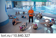 happy children group  at swimming pool. Стоковое фото, фотограф Benis Arapovic / PantherMedia / Фотобанк Лори