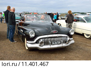 Wheels Classic Motor Meet в Хапаранде, Швеция. Buick Eight (рус. Бьюик Эйт) 39-90 Limited — легковой автомобиль выпускавшийся отделением Buick американской компании General Motors в 1939—1940 (2015 год). Редакционное фото, фотограф Валерия Попова / Фотобанк Лори