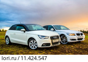 Audi A1 and BMW E90 318i (2015 год). Редакционное фото, фотограф Art Konovalov / Фотобанк Лори