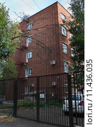 Торец дома № 8 на 2-ом Донском проезде в Москве (2015 год). Редакционное фото, фотограф Алёшина Оксана / Фотобанк Лори