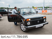 Специальная версия Lada 4x4 Elbrus Edition на открытой площадке тест-драйва на Международной выставке Moscow Off-road Show 2015. Редакционное фото, фотограф Алёшина Оксана / Фотобанк Лори