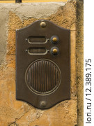 Old Bronze Door Intercom Buzzer. Стоковое фото, фотограф Nicola Galiero / PantherMedia / Фотобанк Лори