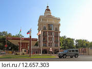 Автозаправка "Русойл" и административное здание. Краснодар, улица Бабушкина, 250 (2015 год). Редакционное фото, фотограф Григорий Писоцкий / Фотобанк Лори