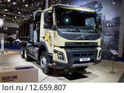 Тягач Volvo FMX 6x2 на выставке Комтранс в Москве (2015 год). Редакционное фото, фотограф Роман Коротков / Фотобанк Лори