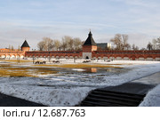 Стена и башня Тульского кремля зимой в оттепель (2015 год). Редакционное фото, фотограф Енин Арсений / Фотобанк Лори