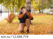 Фотограф снимает осень. Стоковое фото, фотограф Иван Карпов / Фотобанк Лори
