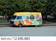 Уличное кафе "Beauty bus". Санкт-Петербург (2015 год). Редакционное фото, фотограф Светлана Колобова / Фотобанк Лори