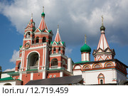 Звенигород. Церковь Сергия Радонежского и Троицкая церковь Саввино-Сторожевского монастыря (2015 год). Стоковое фото, фотограф Михаил Ворожцов / Фотобанк Лори