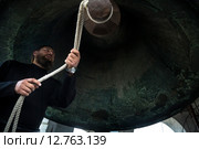 Монах звонит в большой колокол на звоннице Даниловского ставропигиального мужского монастыря в городе Москве  во время фестиваля русских звонов "Даниловские колокола" (2015 год). Редакционное фото, фотограф Николай Винокуров / Фотобанк Лори