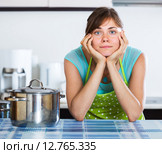 Sad housewife cooking dinner. Стоковое фото, фотограф Яков Филимонов / Фотобанк Лори