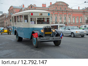 Автобус ЗИС-8 - участник парада ретротранспорта в Санкт-Петербурге (2015 год). Редакционное фото, фотограф Виктор Карасев / Фотобанк Лори