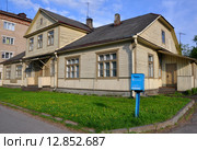 Деревянный дом в Барановичах (2015 год). Редакционное фото, фотограф Мартынов Антон / Фотобанк Лори