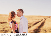 young couple outdoor. Стоковое фото, фотограф Майя Крученкова / Фотобанк Лори