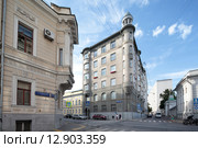 Москва, вид улицу Знаменка и дом 8/13 и усадьбу М. П. Арбузовой (2015 год). Стоковое фото, фотограф Дмитрий Неумоин / Фотобанк Лори