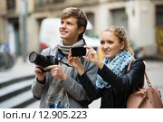 Tourists making photo at streets. Стоковое фото, фотограф Яков Филимонов / Фотобанк Лори
