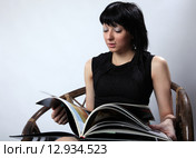 Просмотр книги. Стоковое фото, фотограф Федюнин Александр / Фотобанк Лори