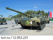 Самоходная противотанковая десантная пушка 2С25М "Спрут-СДМ1" на Международном военно-техническом форуме "Армия-2015". Кубинка, военно-патриотический парк "Патриот" Редакционное фото, фотограф Игорь Долгов / Фотобанк Лори