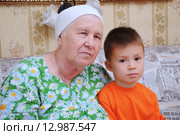 Внук и бабушка. Стоковое фото, фотограф Айнур Шауэрман / Фотобанк Лори