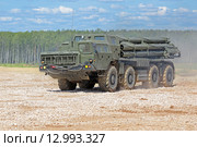РСЗО 9К58 "Смерч" - российская реактивная система залпового огня на Международном военно-техническом форуме "Армия-2015" на полигоне "Алабино" в Московской области. Редакционное фото, фотограф Игорь Долгов / Фотобанк Лори