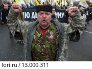 Мужчина принимает участие в ежегодном шествии националистов "Русский марш" в районе Люблино города Москвы, 4 ноября 2015. Редакционное фото, фотограф Николай Винокуров / Фотобанк Лори