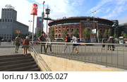 Барселона - 10 октября 2015: Метро Площадь Испании, Торговый центр Las Arenas Shopping Малл и люди гуляют 10 октября 2015, Барселона, Каталония, Испани. Редакционное видео, видеограф Ekaterina Andreeva / Фотобанк Лори